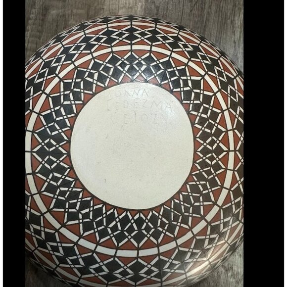 Handcrafted Acoma Pueblo Pottery Vase By Juana Ledezma Veloz Mata Ortiz pottery - Picture 5 of 9